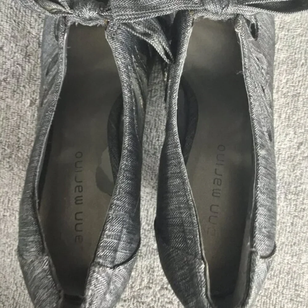 Ann Marino Ballet Toe Heels with Bow Sz 6M‎ Charcoal Gray Tear Drop Cut Outs